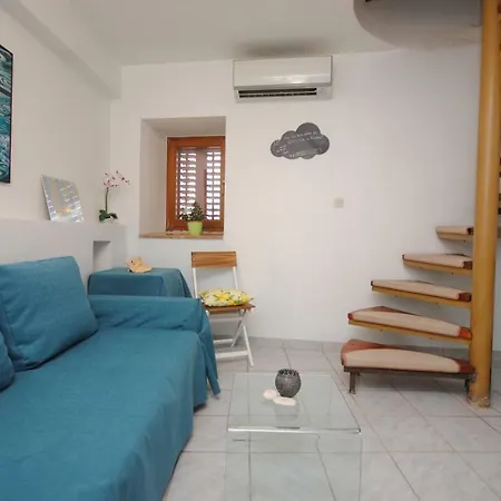 Art Maisonette